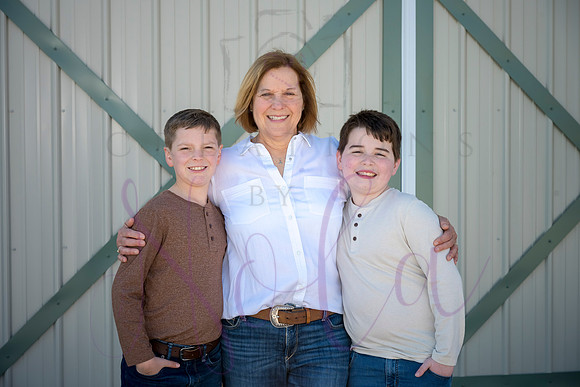 Deanna and family 0275