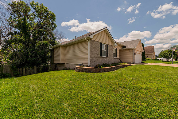 Lori War Admiral exterior 0012