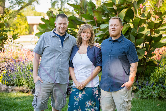 Lucy and family 2022 0173