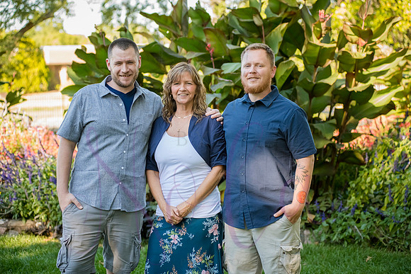 Lucy and family 2022 0171